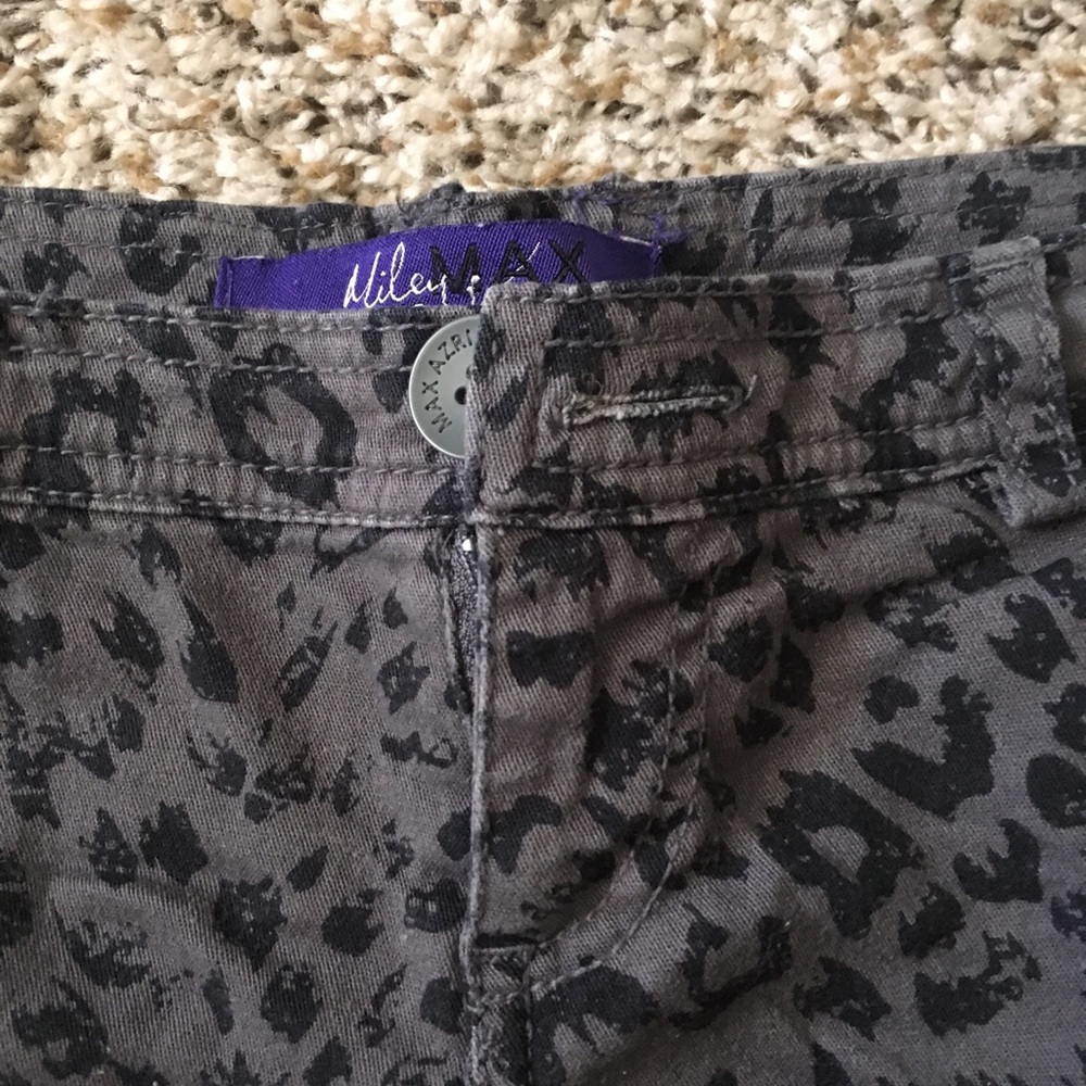 Shorts - Picture 2 of 4